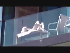 ノートパソコンを見つめて女の子を販売 大人 動画 イケメン