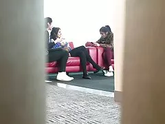 茶色の髪の女性は、バスルームで洗って、膣内の水。 エロ 動画 イケメン マッサージ